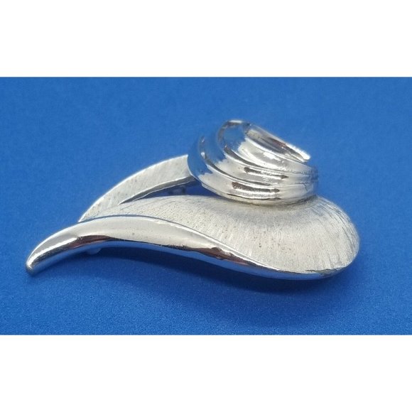 Trifari Modern Design Heart Brooch Pin Brushed Polished Mixed Finish Silver Tone - Picture 3 of 7